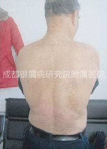 人生最大幸：年过半百，儿孙绕膝，怡享天伦